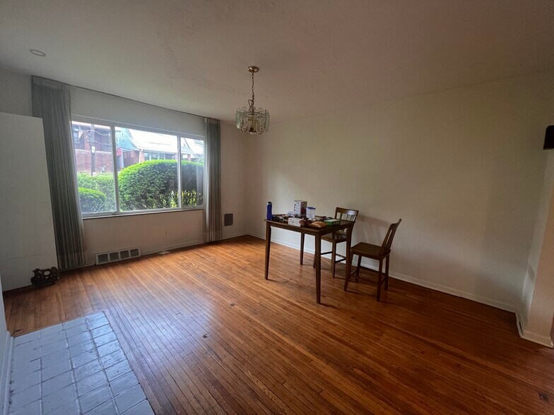 Building Photo - 5604 Pocusset St