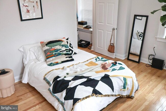 Building Photo - 1734 Bolton St