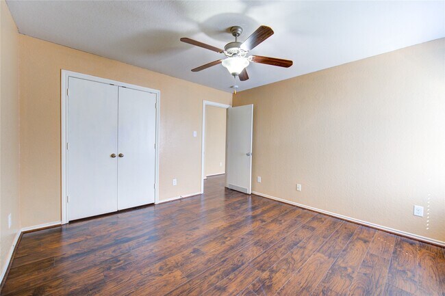 Building Photo - 2002 Collins Rose Ct