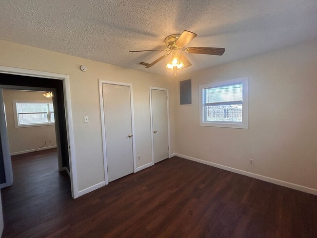 Building Photo - Remodeled 3/1 in Central Lubbock