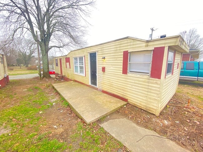 Building Photo - 2bed/1bath trailer in downtown Landis all electric