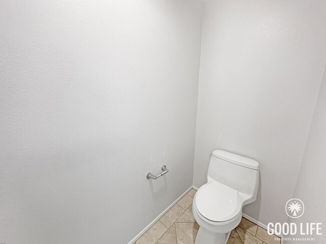 Building Photo - Stylish 2-Bed 2-Bth Home in Irvine with Pool, Jacuzzi, Basketball Court, Balcony & 2 Car Attached...