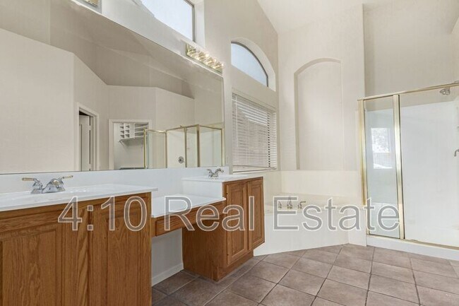 Building Photo - 463 W Canary Way