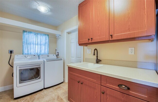 Building Photo - 4222 Miller Dr