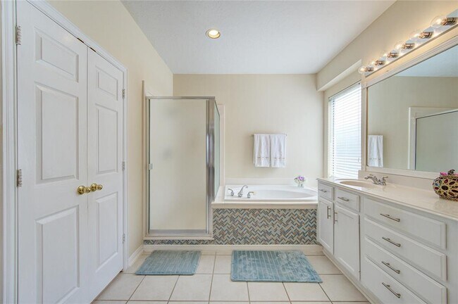 Building Photo - 11914 Newport Shore Dr