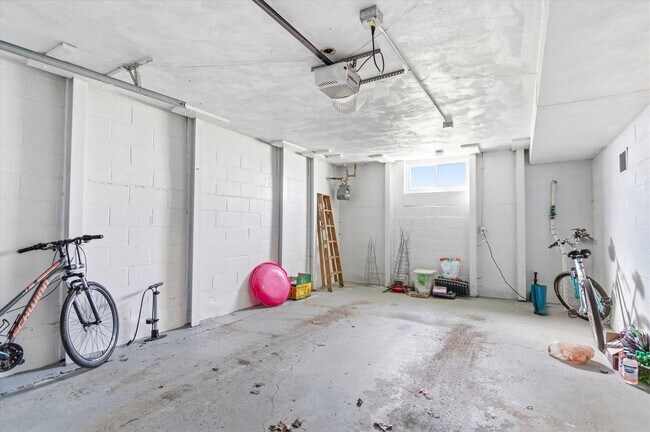 Building Photo - 2220 E Stadium Blvd