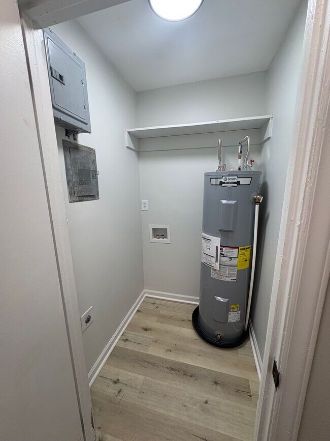 Building Photo - 610 Martin St