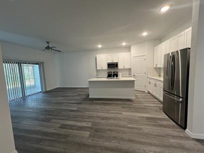 Building Photo - 1151 Oceanic Rd