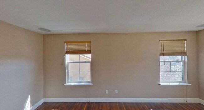 Building Photo - 1692 Woodhaven Cir