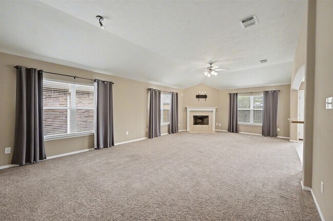 Building Photo - 10235 Mills Run Dr