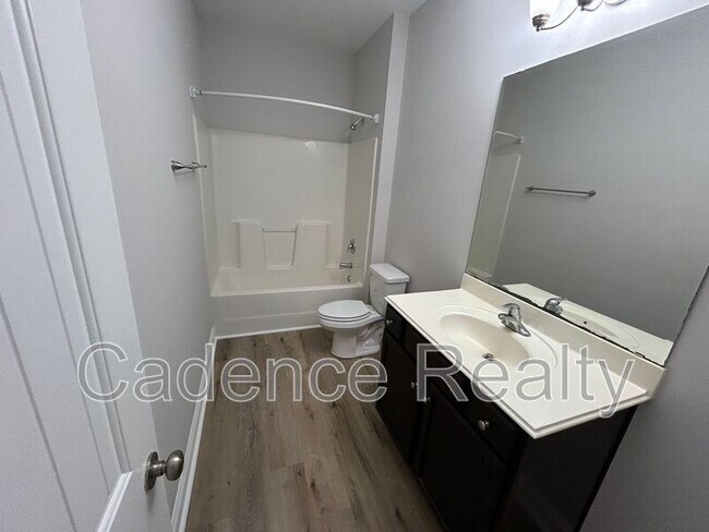 Building Photo - 4904 Maple Ave