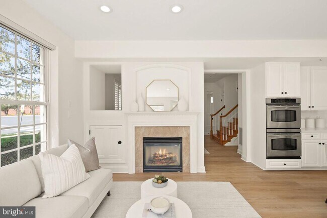 Building Photo - 42465 Regal Wood Dr