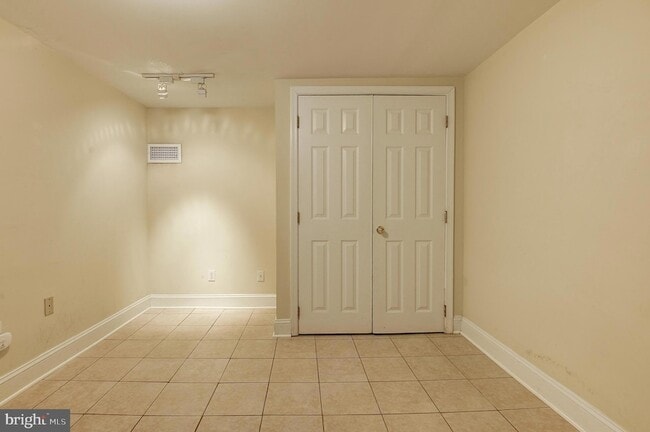 Building Photo - 1300 N Taylor St