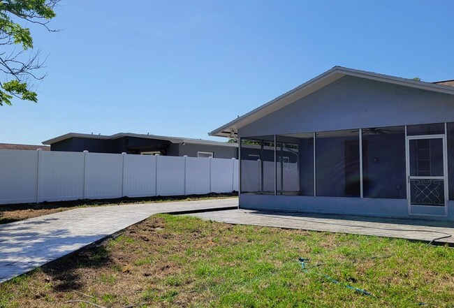 Building Photo - Coming Soon!!  Avaliable May 1, 2025 Spaci...