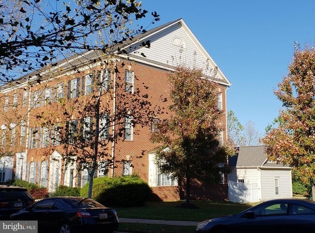 Building Photo - 13037 Town Commons Dr