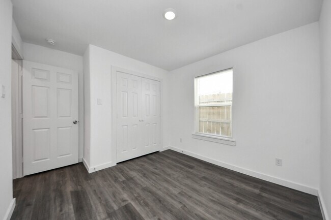 Building Photo - 8125 Laura Koppe Rd