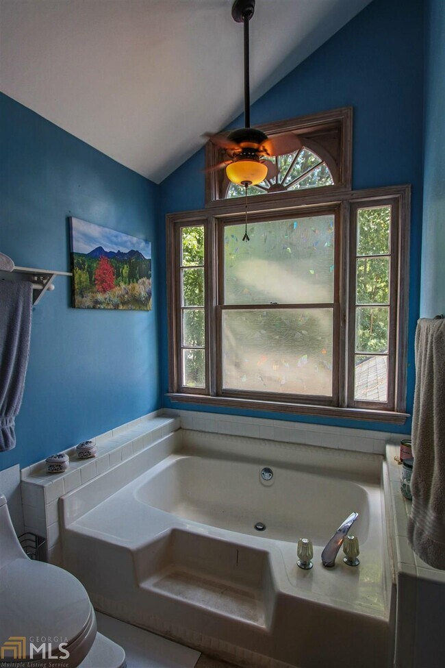 Building Photo - 138 Rockspray Ridge