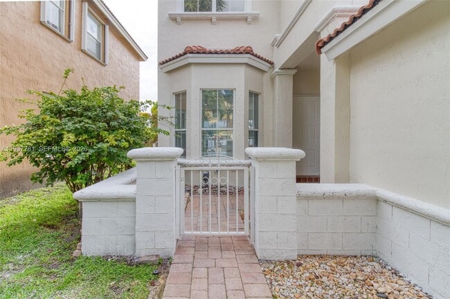 Building Photo - 5363 SW 38th Ave