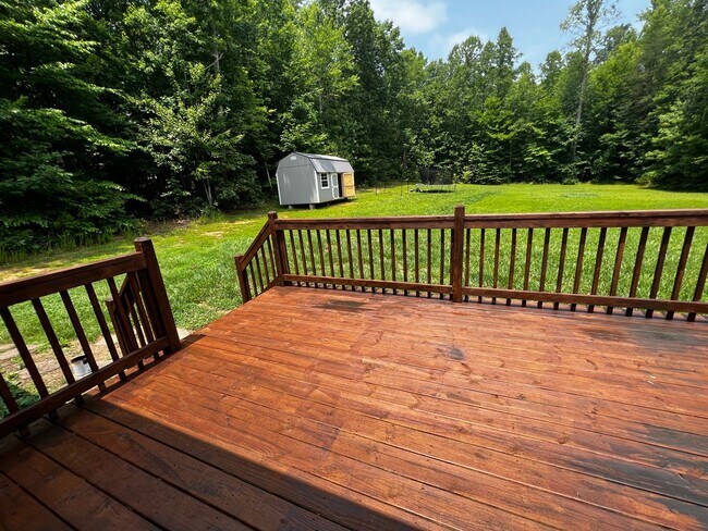 Building Photo - 3-Bedroom in Country Setting Close to Farmville!