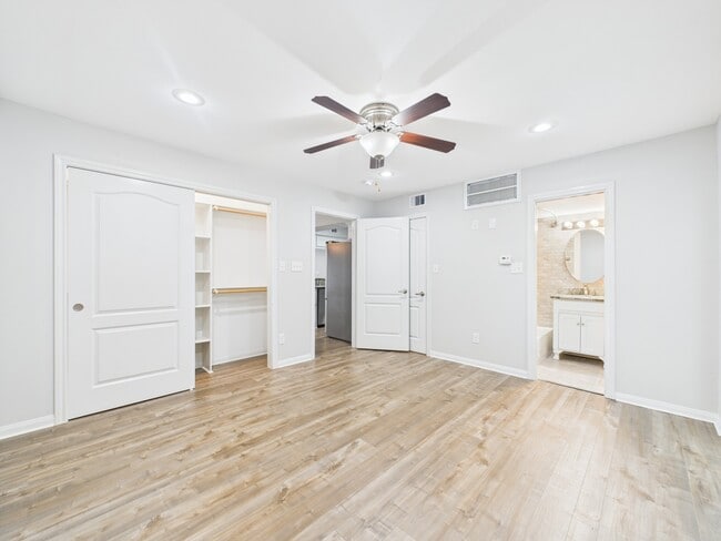 Building Photo - 5333 Richmond Ave.