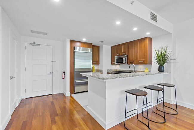 Building Photo - 8100 River Rd