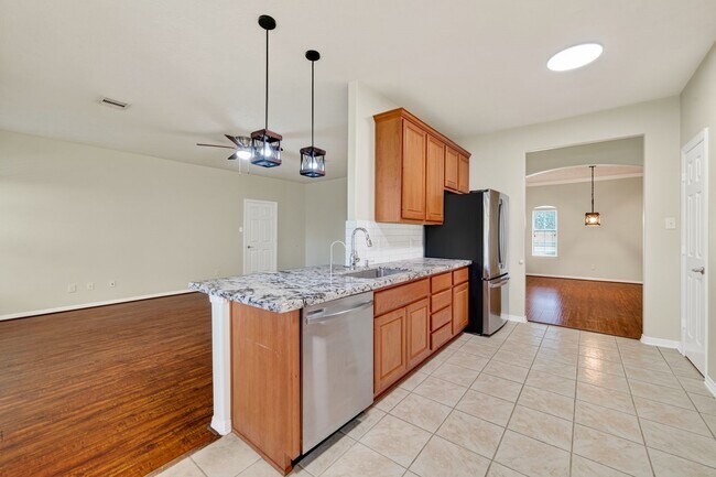 Building Photo - 6118 N Fawnlake Dr