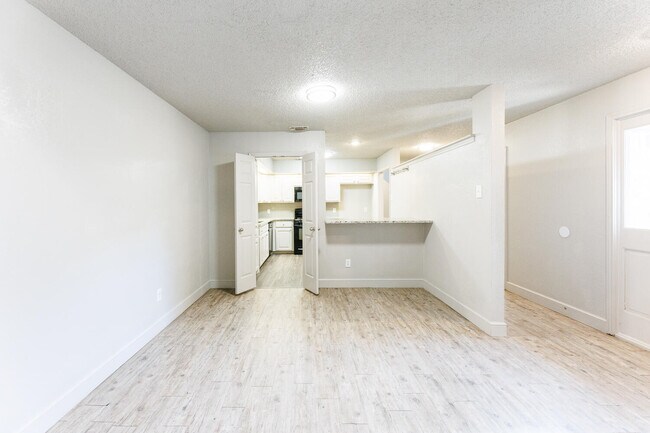 Building Photo - 9603 Orlando Ave