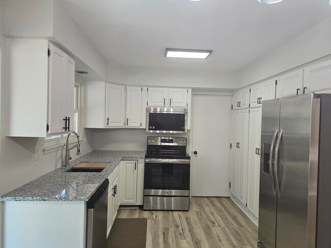 Building Photo - 15353 Huff