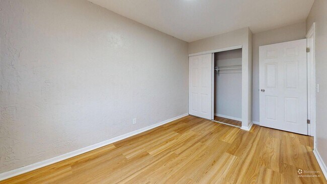 Building Photo - Elyria - fully updated two bedroom townhouse for rent!