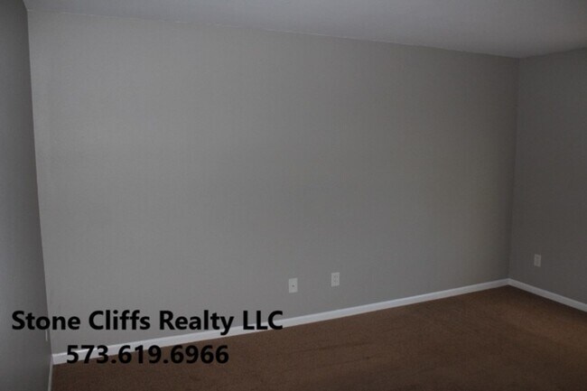 Building Photo - 185 Hickory Ln
