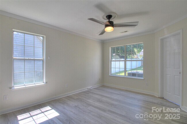 Building Photo - 216 Stratford Dr