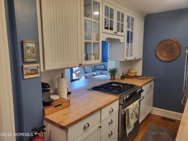 Building Photo - 80 Heck Ave