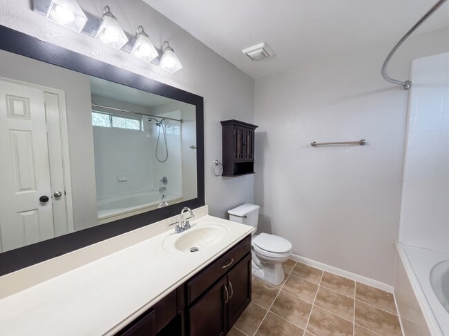 Building Photo - 8102 Sanders Glen Ln