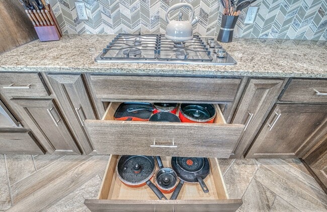 Building Photo - Eastside area for  Short or Long Term Rental(Completely Furnished) Beautiful 4 bed/2.5 baths