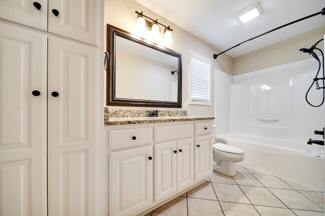 Building Photo - 176 Longspur Dr