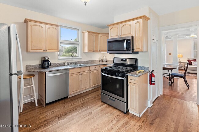 Building Photo - 462 Church St