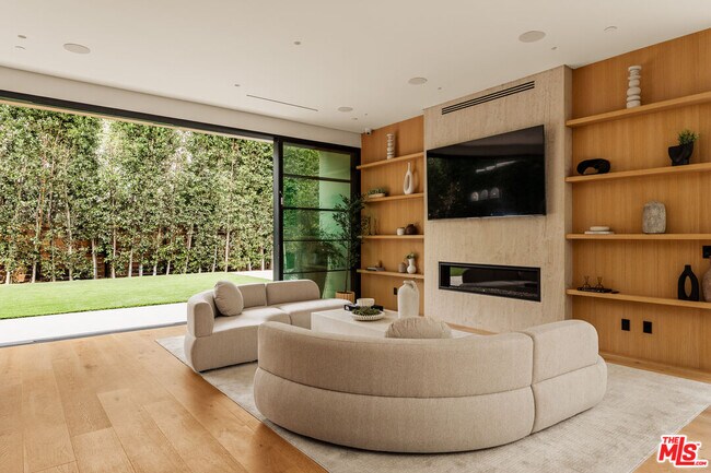 Building Photo - 11937 Addison St