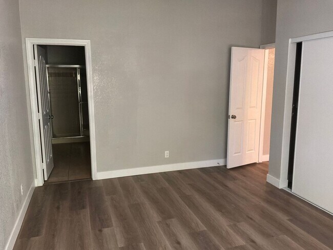 Building Photo - Condo 3 bedrooms 2 bathrooms 1 car garage gated subdivision.