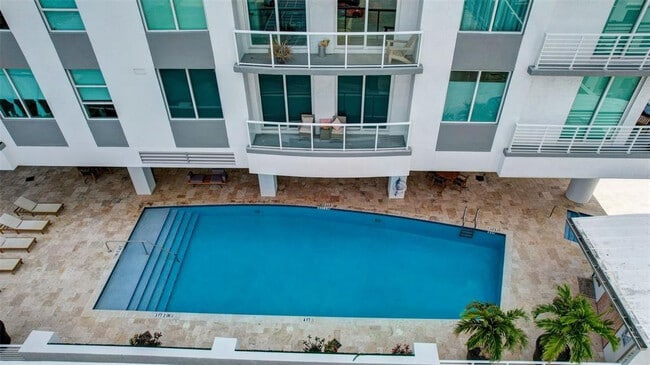 Building Photo - 315 NE 3rd Ave