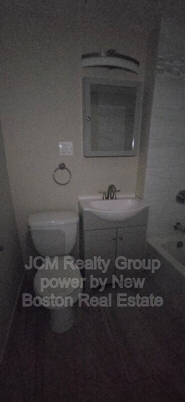 Building Photo - 86 Main St