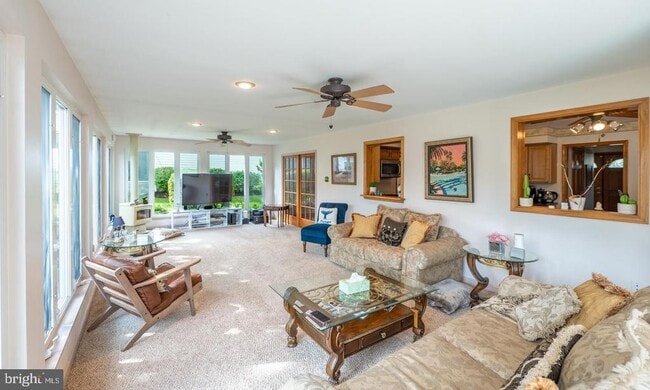 Building Photo - 211 Caravan Dr