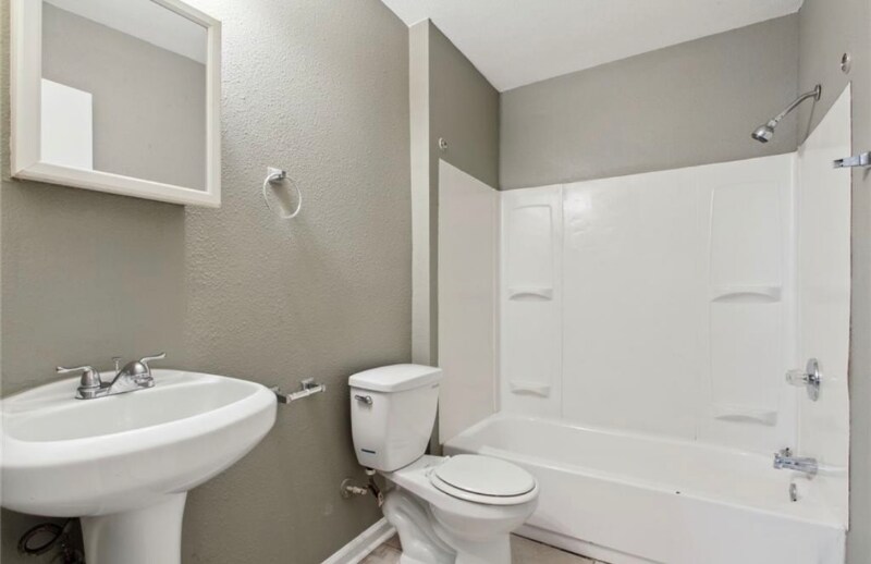 Building Photo - 14040 Wales St