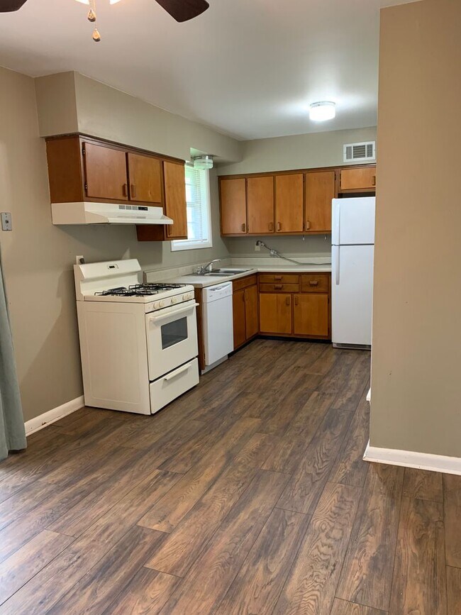 Building Photo - 2bedroom/1bath all brick home - No HUD