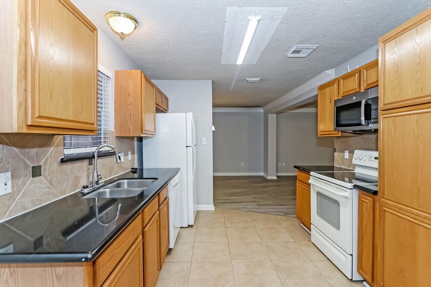 Building Photo - 20415 Blue Beech Dr