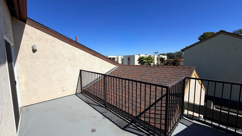 Building Photo - 5027 Guava Ave