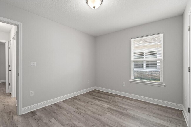 Building Photo - 571 Riverwalk Cir