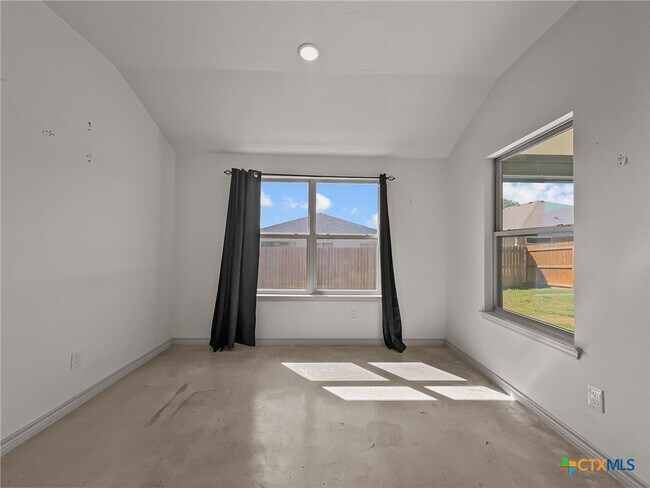 Building Photo - 822 Freedom Cir