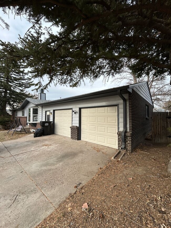 Building Photo - Ranch Style Home in Centennial