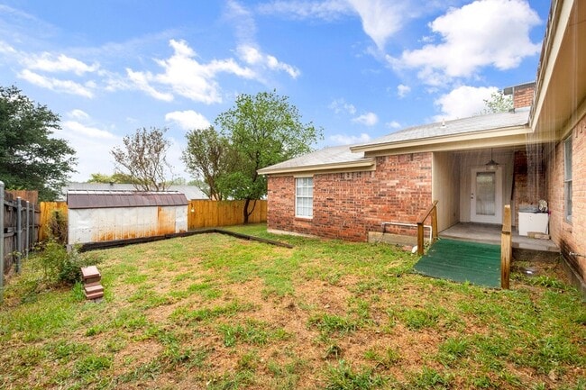 Building Photo - 6436 Ridglea Dr