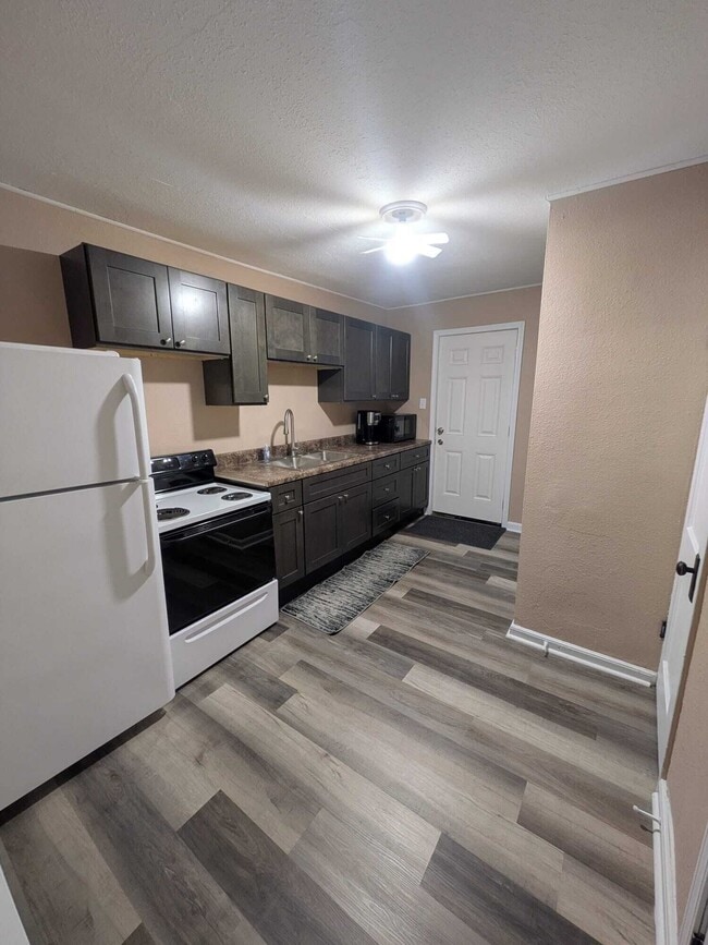 Building Photo - 205 S Walters St